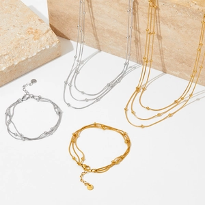 Ensemble collier et bracelet multicouche en acier inoxydable avec perles or et argent