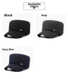 Tre colori di berretti militari invernali da uomo in nero, grigio e blu scuro testurizzato