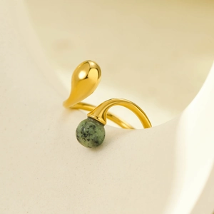 Bague ouverte en acier inoxydable doré 18K avec pierre naturelle verte et forme irrégulière