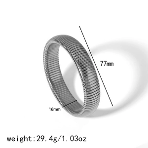 Détails du bracelet extensible en acier inoxydable nervuré de 16mm de large et 77mm