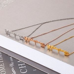 Minimalistische Elefanten-Herzschlag-Halsketten aus Edelstahl in Silber, Gold und Roségold