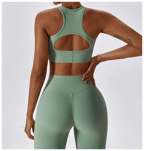 Close-up of seamless ribbed back design and hollow-out detailing on sports bra