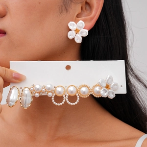 Elegant Faux Artificial Pearl Rhinestone Flower Geometric Stud Earrings With Silver Earring Post Vintage Baroque Style For Women