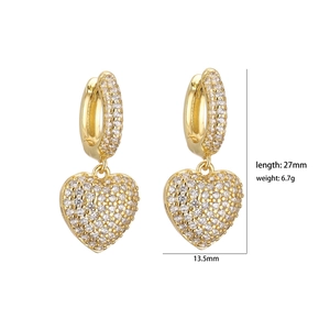 Dimensions détaillées des boucles d'oreilles cœur dorées avec poids et taille précise