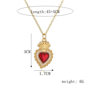 Dettagli delle dimensioni della collana a cuore placcata oro 18k con pietra rossa