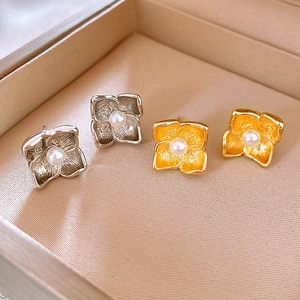 Floral Stud Earrings Alloy With Faux Artificial Pearl Elegant Four Petal Flower Jewelry For Women Daily Fashion Accessory