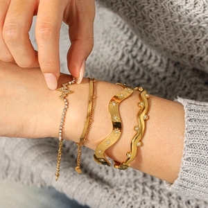 Four-piece gold wave bracelet set with star patterns and sparkling zircon for women