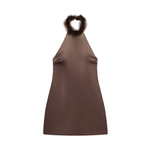 Robe Courte Dos Nu Satinée Ajustée Avec Garniture En Fausse Fourrure Élégante Tenue De Soirée Pour Femmes