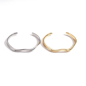 Minimalist 18k gold and silver wavy open bangles with polished geometric wave design