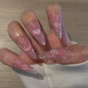 Faux Ongles Press On Forme Stiletto Longue Dégradé Rose Doux Avec Décoration Coeur 3D Paillettes Pour Femmes