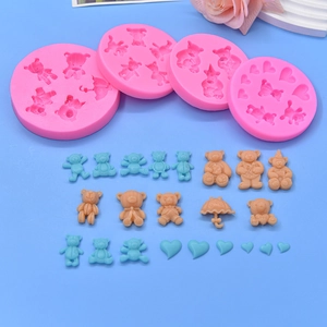 4-teiliges Set rosa Silikonformen mit Bären und Herzen für DIY Tortendeko und Schokolade