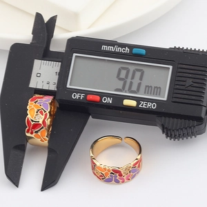 Detailed measurement of 9.0mm wide vintage enamel butterfly ring with gold plating