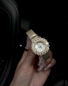 Orologio di lusso vintage Scottie da donna con ghiera di cristalli e cinturino verde