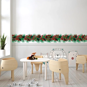 Frise murale de Noël autocollante avec baies rouges et aiguilles de pin sur un mur blanc