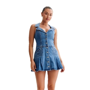Mini abito sexy in denim blu con scollo all'americana, colletto e orlo a pieghe cargo
