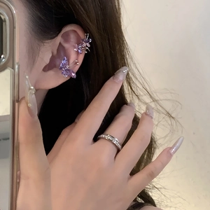 Élégante manchette d'oreille papillon violet en zircon avec ailes à double couche