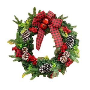 50cm Amerikanischer Weihnachtskranz mit roten Beeren, Zapfen und karierter Schleife Deko