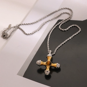 Collier croix en acier bicolore avec pierre oeil de tigre sur une chaîne torsadée argent