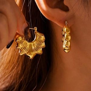 Irregular Crumpled Wave Chrysanthemum Hollow Stud Earrings Titanium Steel 18K Gold Plated Niche Design Fashion Jewelry For Women