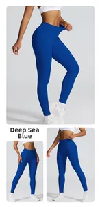 Détails du legging de yoga sans couture taille haute bleu marine montrant l'élasticité