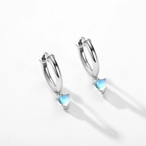 Elegante S925 Silber Creolen mit herzförmigem blauem Mondstein Anhänger für Damen