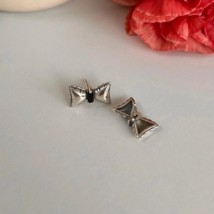 Elegant 925 sterling silver bow earrings with a centered black rectangular zircon stone