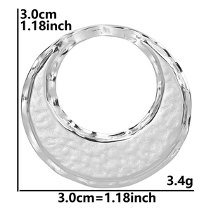 Detail of 3.0cm hammered silver ring pendant with weight and size specifications