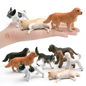 Set di figurine di cani in miniatura con Golden Retriever, Husky e modelli di Bulldog