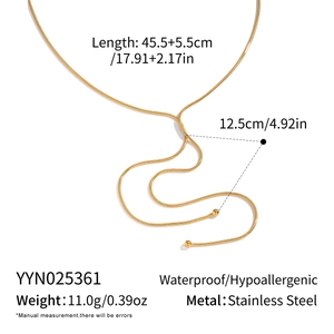 Infographie montrant la longueur et le poids du collier serpent en acier doré