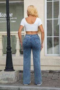 Rückansicht von Damen High-Waist-Jeans in Blau mit Push-Up-Effekt und Enzym-Waschung-Details
