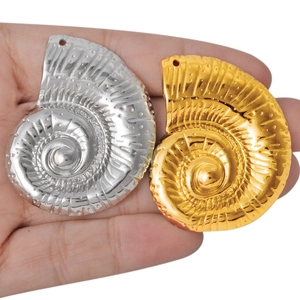 304 stainless steel conch pendants in gold and silver finish with spiral patterns