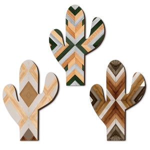 Set di tre decorazioni murali in legno a forma di cactus con motivi boho geometrici