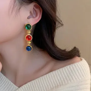 Boucles d'oreilles vintage avec pierres précieuses vert rouge bleu et fini doré