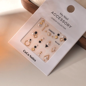 Kit stickers ongles perles minimalistes et métal doré avec 12 designs géométriques 3D