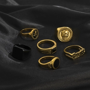 Detail of 6-piece men's vintage alloy rings featuring skull and black seal designs