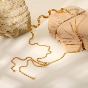 Macro shot of 18K gold plated stainless steel wavy link adjustable necklace texture