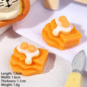 Miniature fried egg toast resin model for DIY crafts, detailed 1.6cm micro food accessory