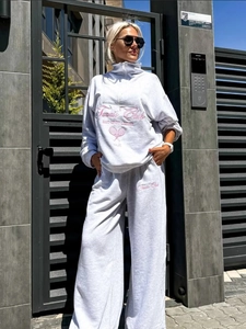 Light gray two-piece tracksuit with half-zip sweatshirt and high-waist joggers