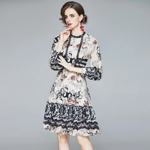 Robe en mousseline à imprimé fleuri, manches longues, dentelle et ourlet à volants