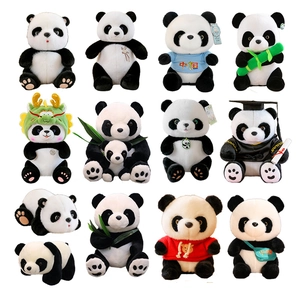 Sammlung von niedlichen Panda-Plüschtieren in verschiedenen Outfits für Geschenke