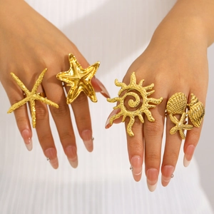 Set di anelli boho in acciaio inossidabile placcato oro con design a stella marina e conchiglia