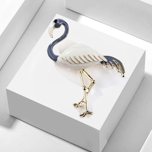 Elegant Flamingo Brooch Pin Alloy Enamel Animal Shaped Fashion Jewelry Accessories For Women Anti-Exposure