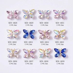 Lot de breloques papillon 3D pour ongles avec strass colorés en 12 styles variés