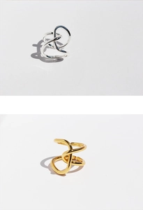 Detailed comparison of wide irregular knotted rings in both polished gold and silver finishes