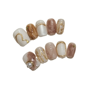 Baroque retro press-on nails set with amber marble pattern and gold metallic edges
