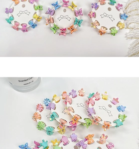Détails de mini pinces à cheveux colorées en forme de papillon et fleur sur carte support