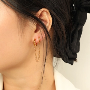 Minimalist 18K gold double hoop chain earrings with polished finish on model
