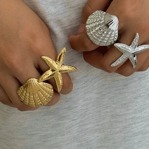 Adjustable stainless steel scallop and starfish ring set in gold and silver finish