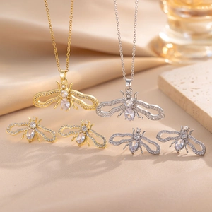 Luxuriöses Schmuckset mit Insektenmotiv in Gold und Silber mit Mikro-Zirkonia-Besatz