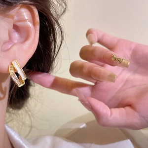 U-shaped gold earrings with white mother-of-pearl inlay and side engraving